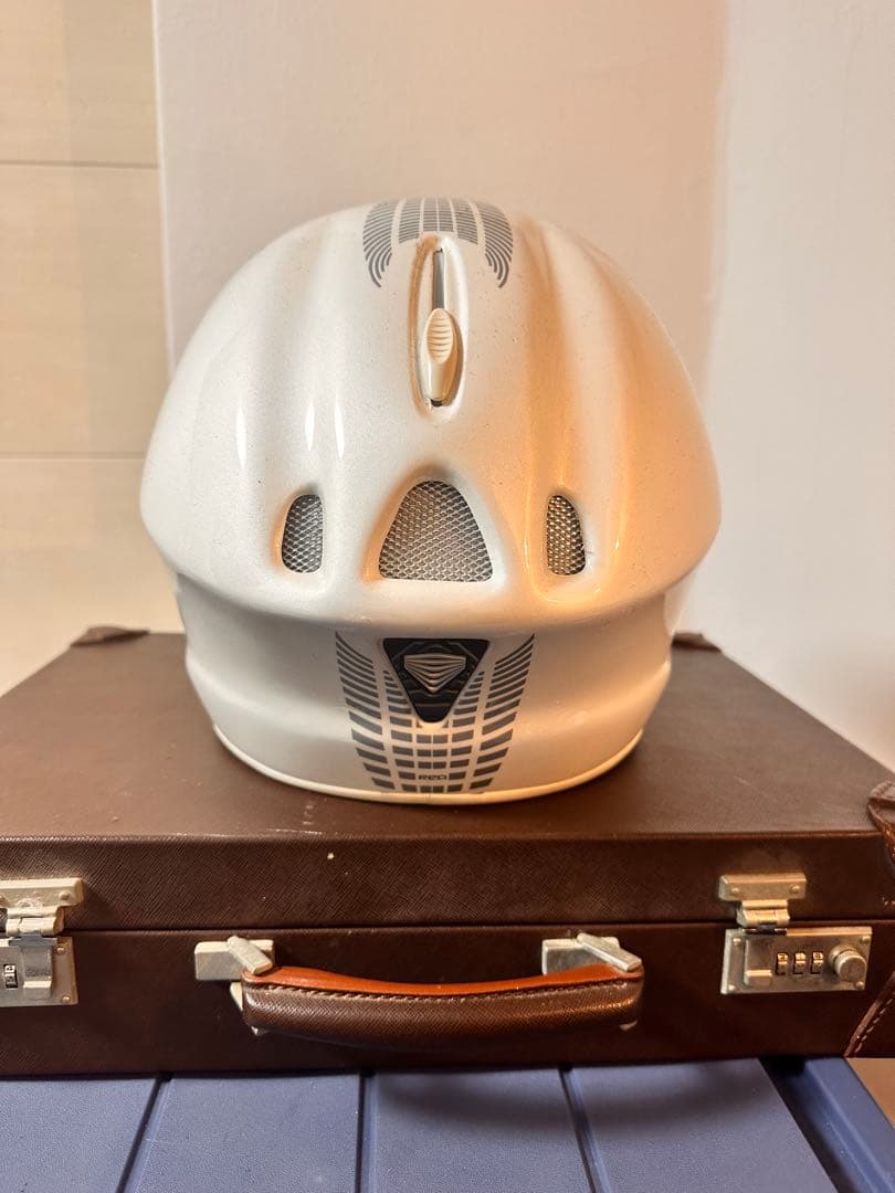 RED ホワイト スノーボードヘルメット