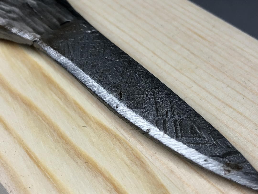 ｂ*ｂ様 アルタイ隕石　 鉄隕石　メテオライト　模造刀　重さ約152ｇ 共箱