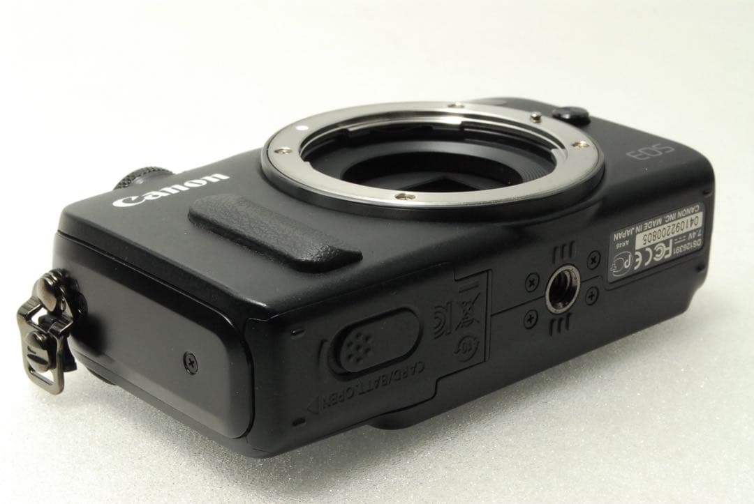 Canon EOS M ❤️レンズキット キヤノン ミラーレス 一眼レフ カメラ