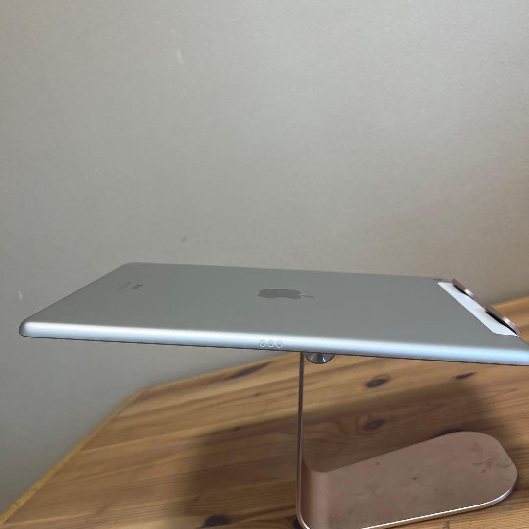 超美品！iPad 7世代 32G Wi-Fi + Cellular SIMフリー