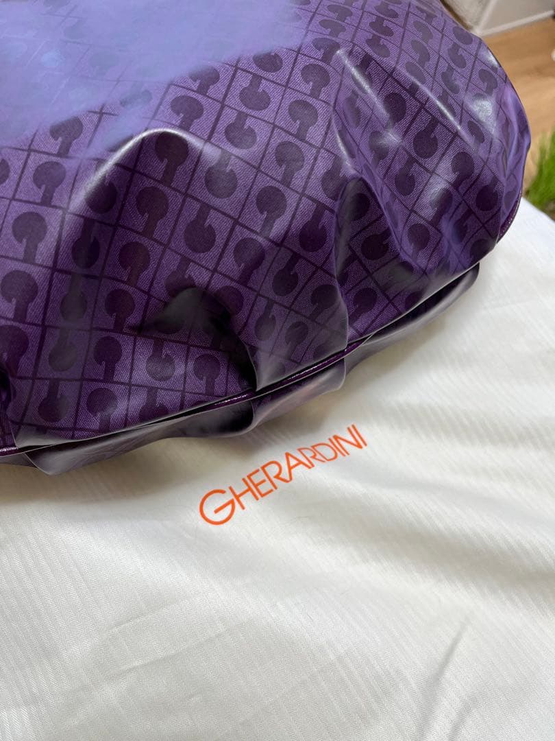 ゲラルディーニ　紫バッグ極美品