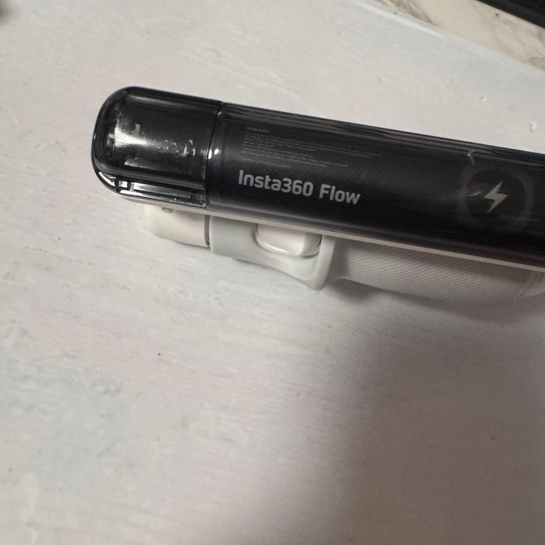 Insta360 Flow(サミットホワイト)