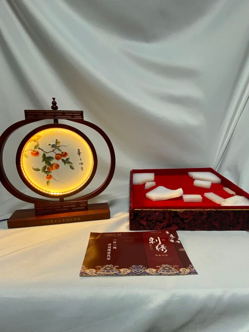 1473❣️蘇刺繍　LED ライト付き　置物