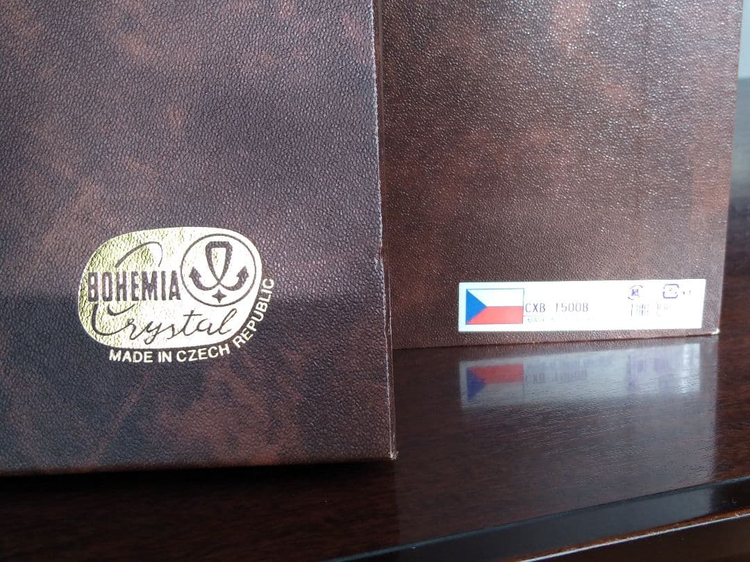 ボヘミアングラス大型花瓶　コバルトブルーカットガラス　チェコ製専用箱入り花瓶