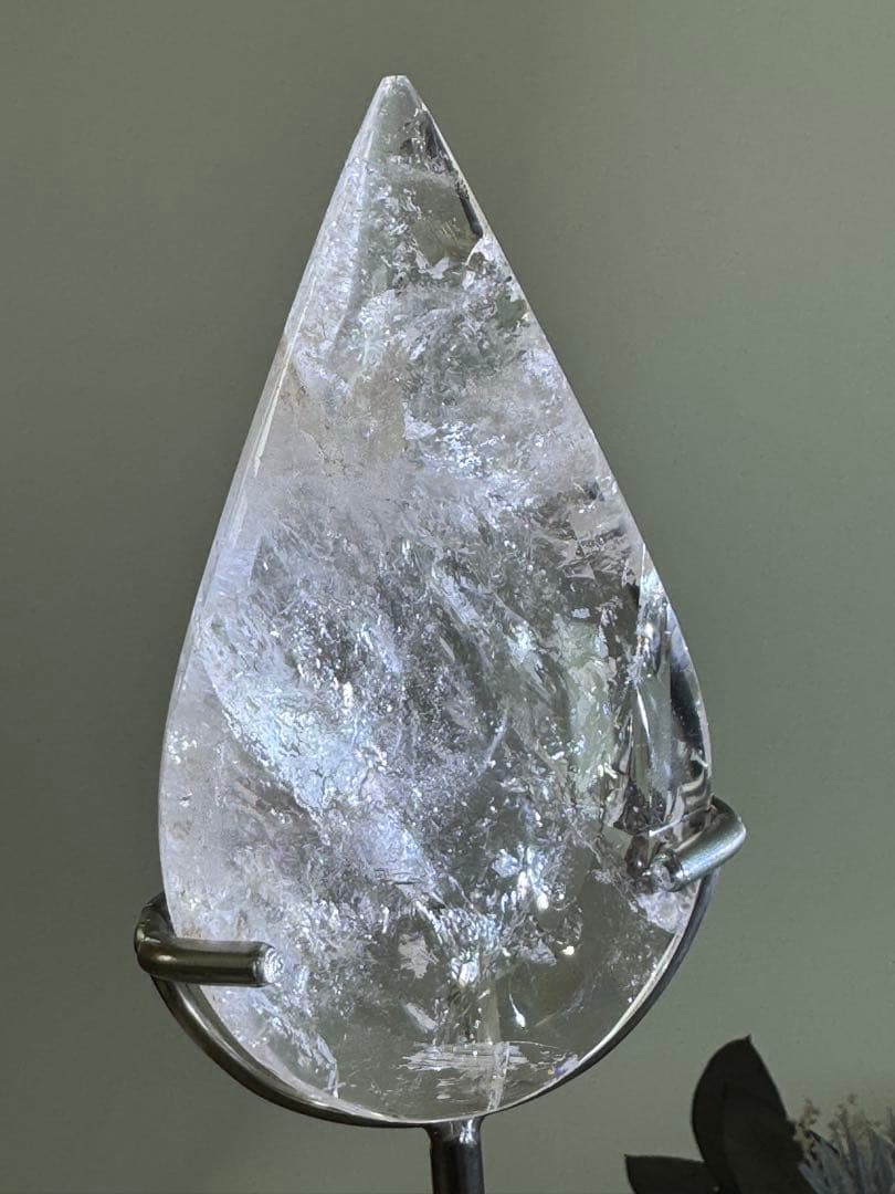 スタンド付き　ピンクアゼツライト(流通名) ピンククリアクォーツ　ファイヤー