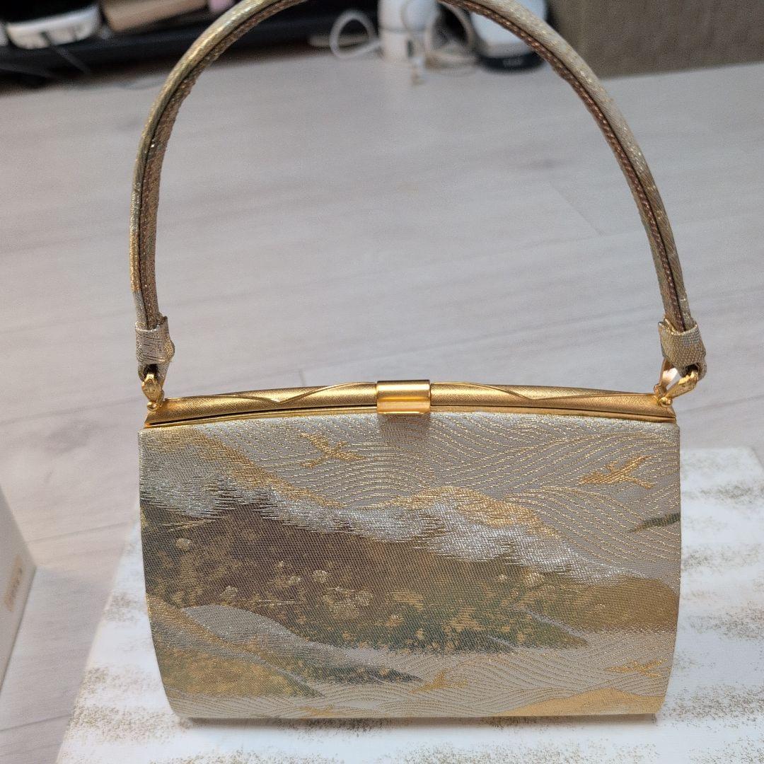 ももCafe様銀座ぜん屋本店　ゴールド地で品も良し　格もある