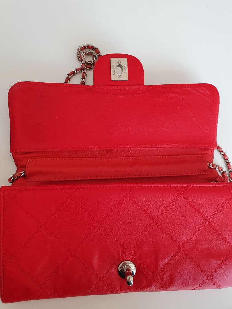 CHANEL レッド キルティング ショルダーバッグ