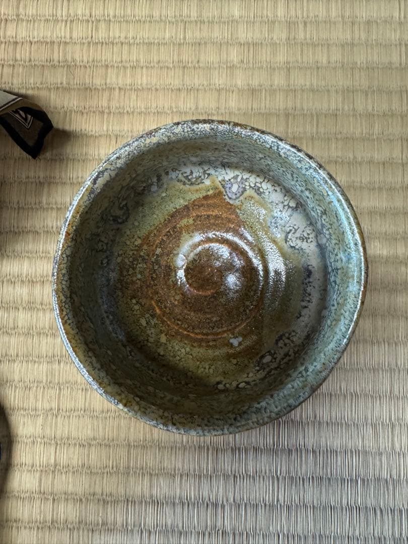 高取焼の抹茶碗 陶器製 緑色と茶色のグラデーション