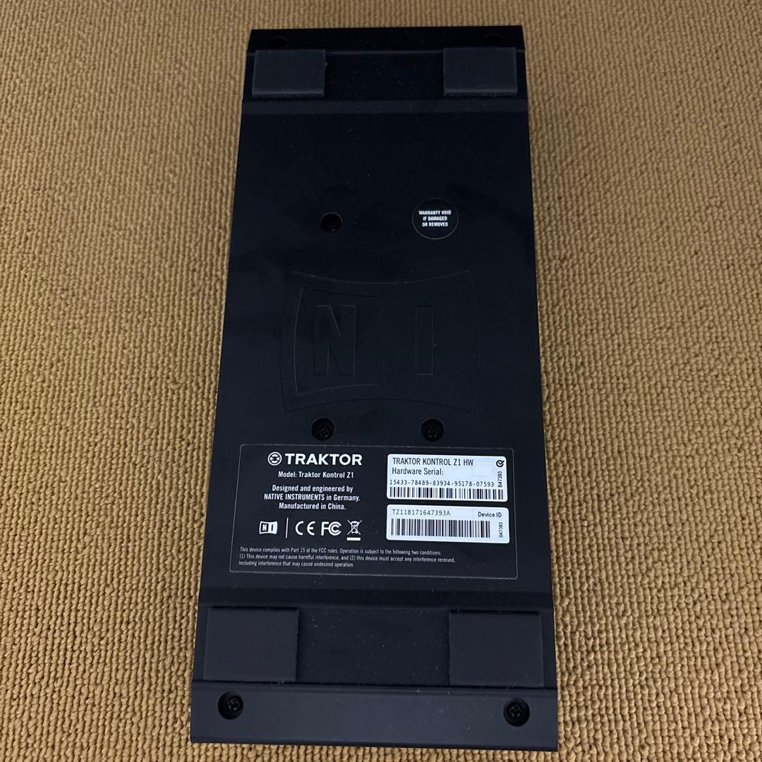 TRAKTOR KONTROL Z1 ミキシング・コントローラー