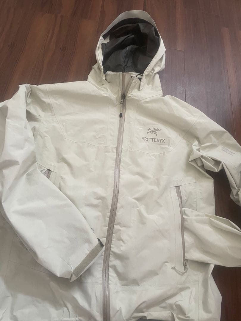 らいちょさま専用　ロゴ刺繍　激レア　ARC'TERYX ホワイト アークテリクス