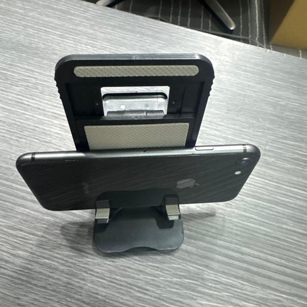 Apple iPhone 8 スペースグレー 本体64GB SIMフリー 222