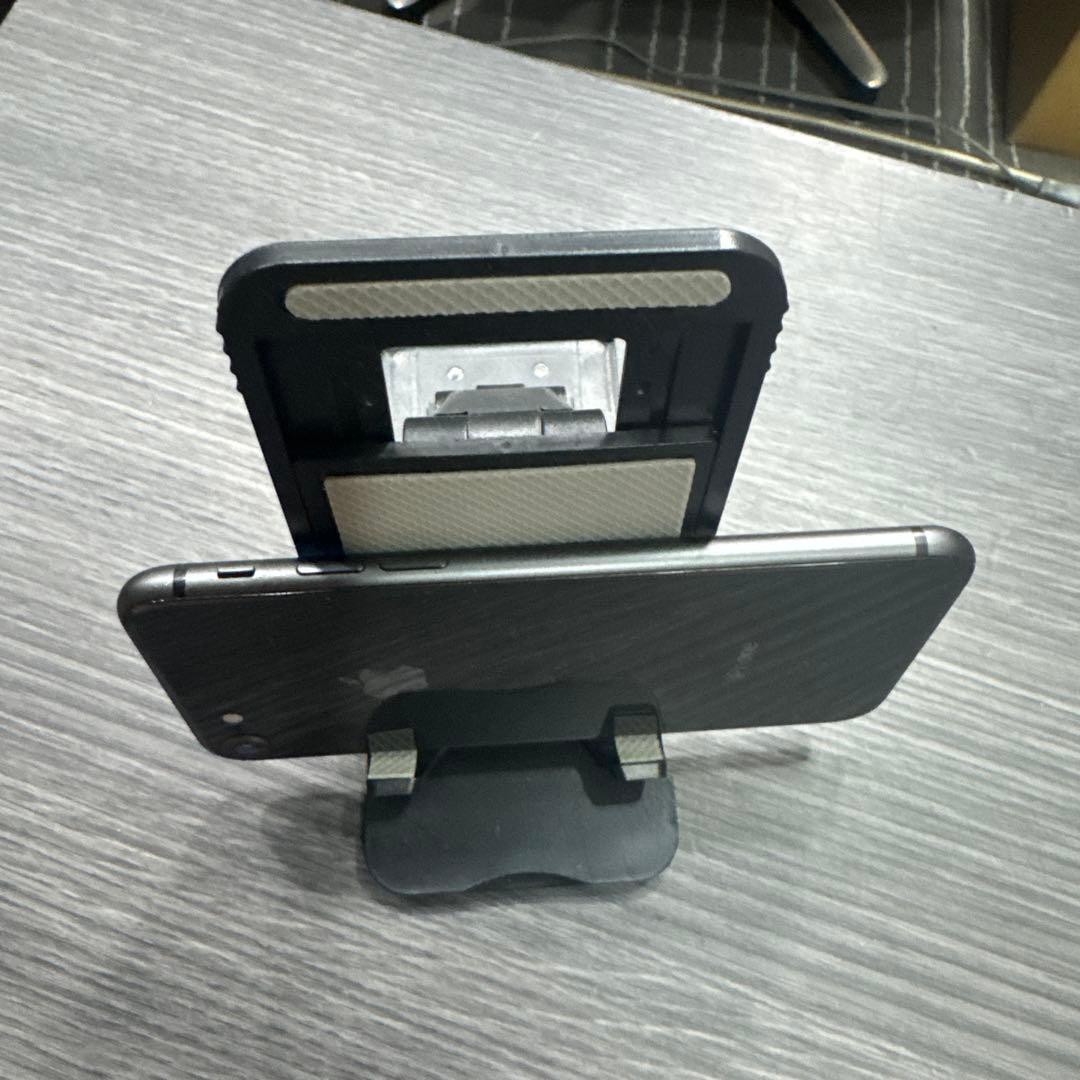 Apple iPhone 8 スペースグレー 本体64GB SIMフリー 222