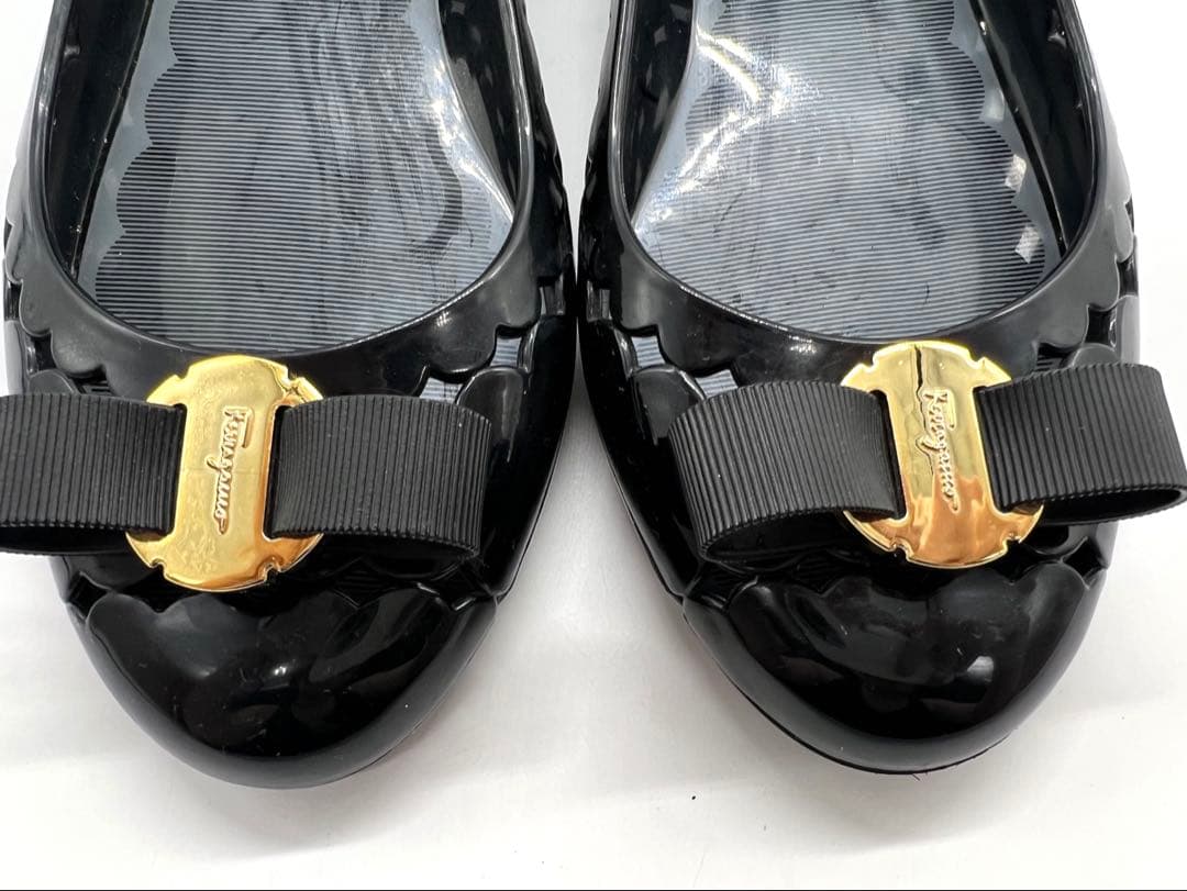 良品　フェラガモ　パンプス　JELLY ラバー　ヴァラリボン