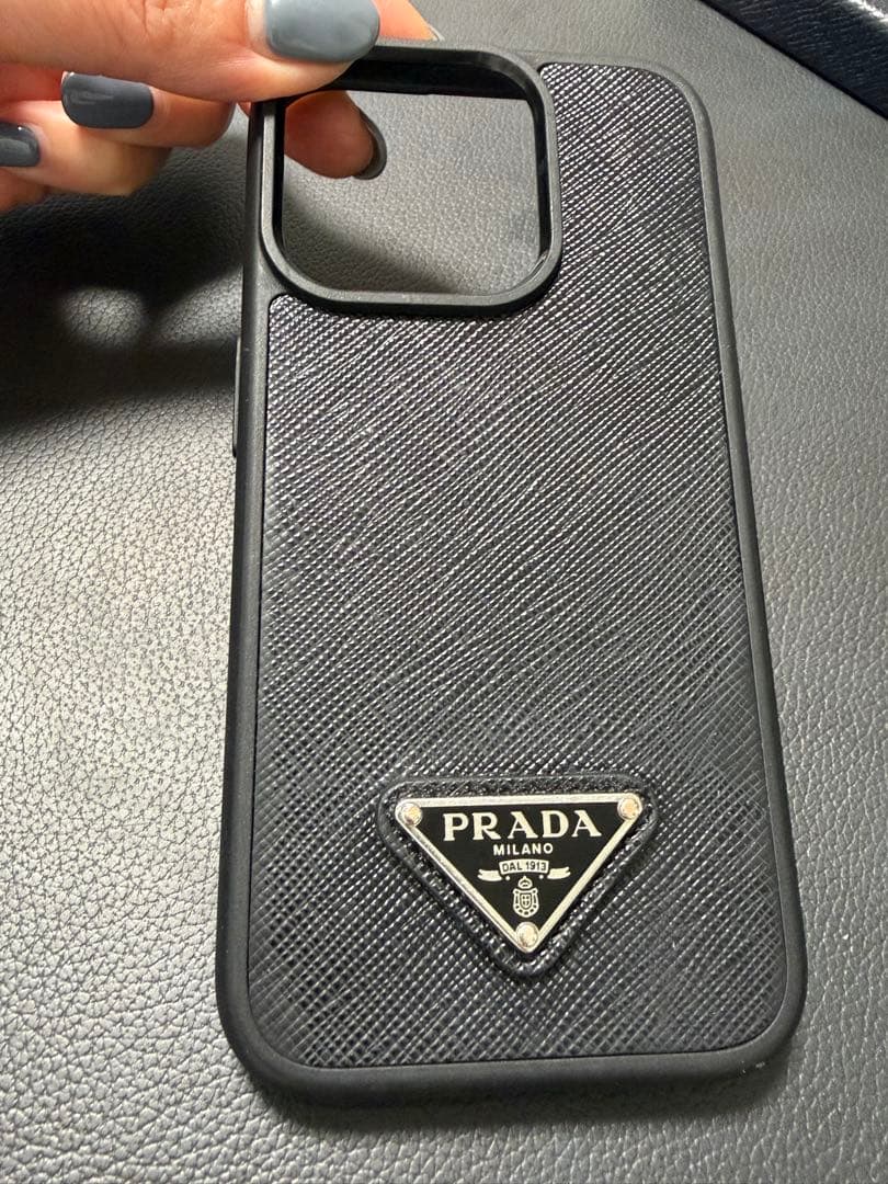 PRADA ブラックレザー iPhone15proケース