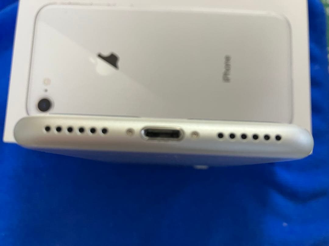 【超美品】Apple iPhone 8 シルバー本体