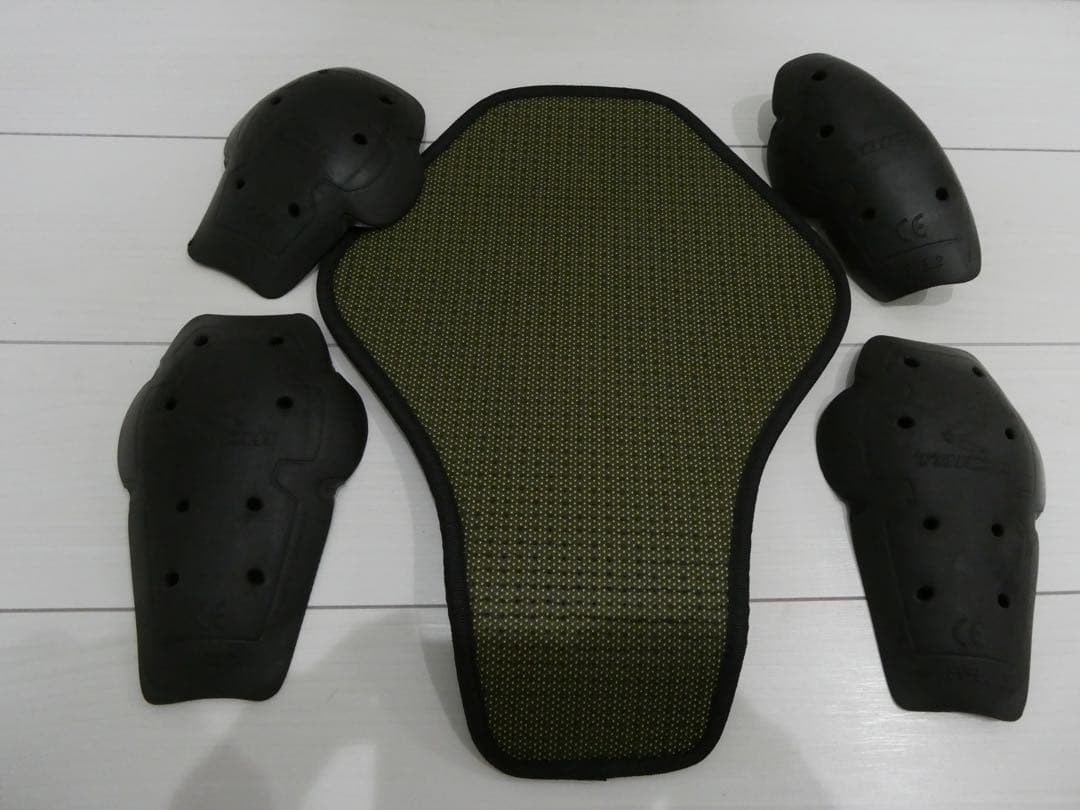 バイク　ジャケット　タイチ　シューズ　プロテクタ　オフロード　パンツ　グローブ