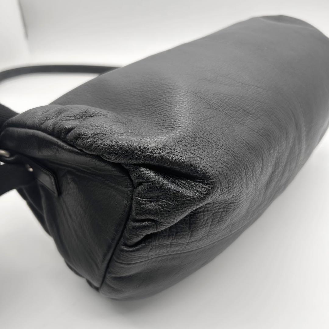 良品　マーガレットハウエル　ショルダーバッグ　ドラム型　レザー　黒　斜め掛け◎