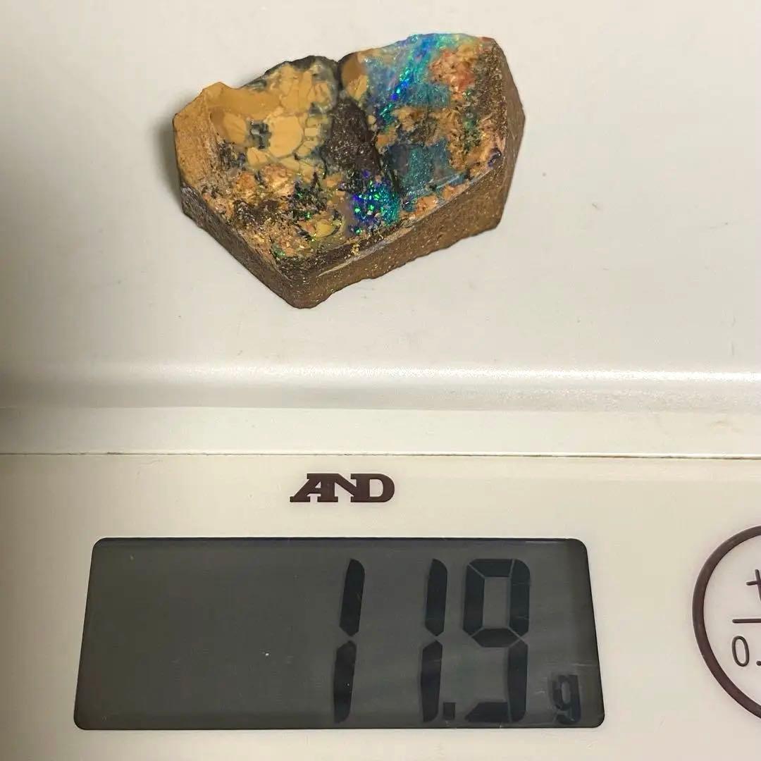 ボルダーオパール　母岩付き原石　59.5ct