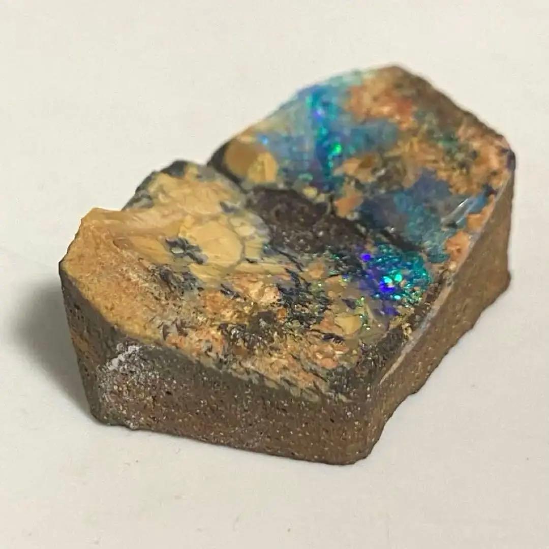ボルダーオパール　母岩付き原石　59.5ct