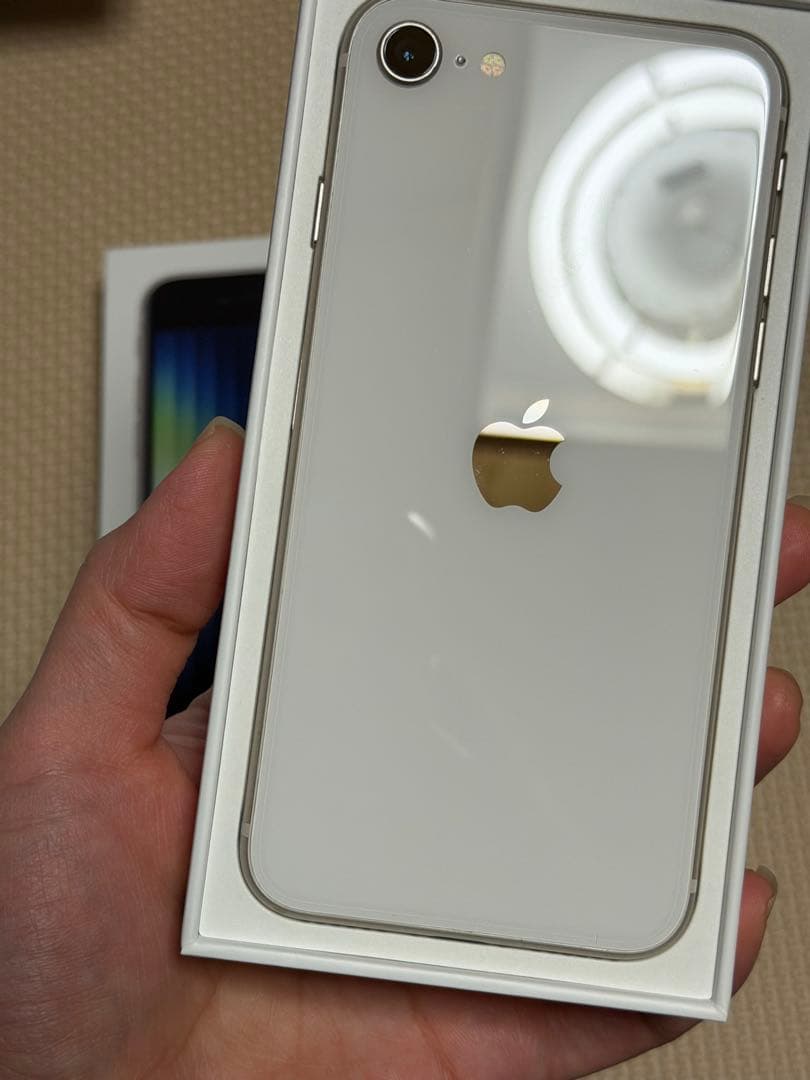 Apple iPhone SE (第3世代) ホワイト　超美品