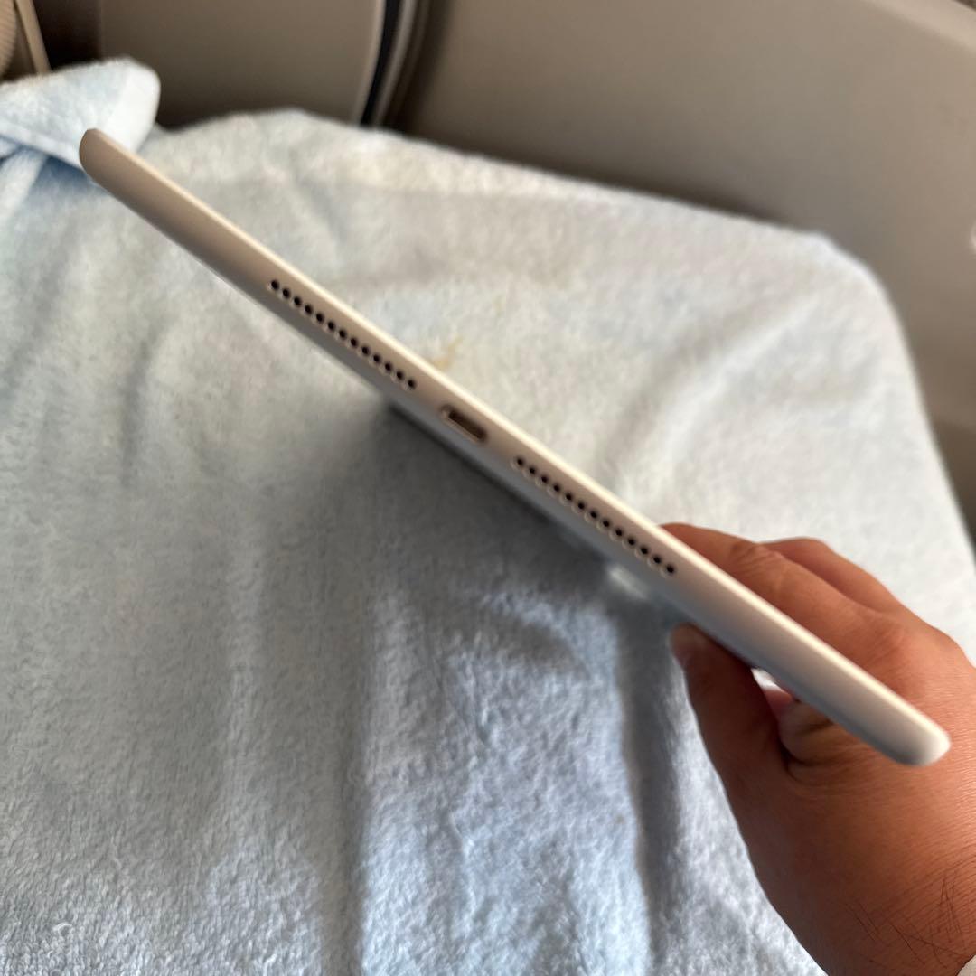 Apple iPad (モデルA1954) シルバー6世代32GB美品