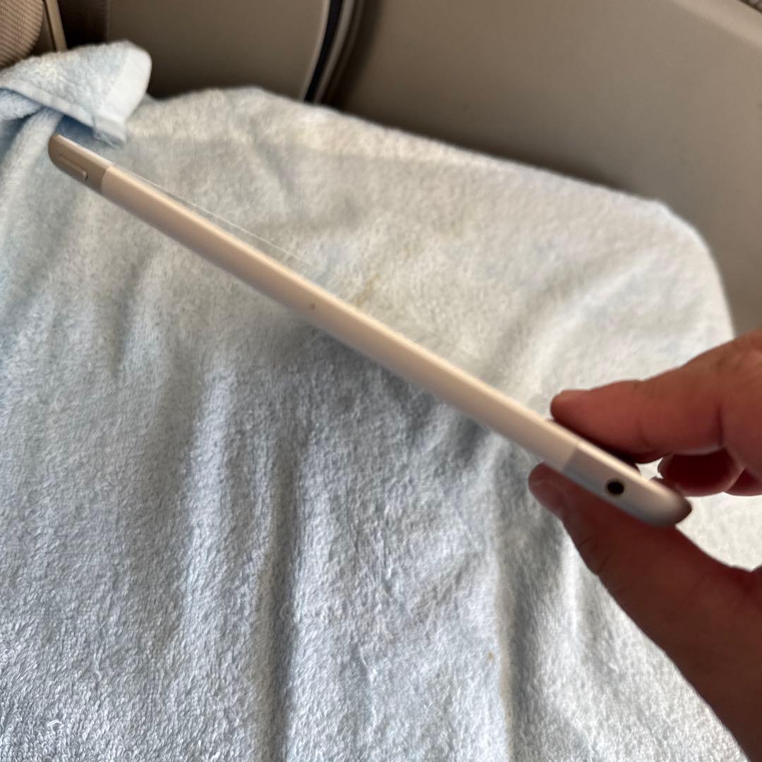 Apple iPad (モデルA1954) シルバー6世代32GB美品