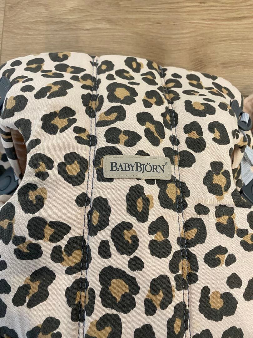 美品✨BABYBJÖRN ベビーキャリアミニ ヒョウ柄　1歳まで　最大11kg