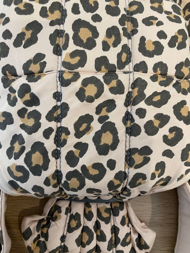 美品✨BABYBJÖRN ベビーキャリアミニ ヒョウ柄　1歳まで　最大11kg