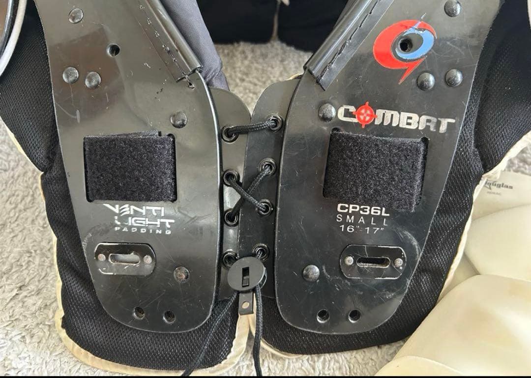 美品⭐️アメリカンフットボール用ショルダーパッド