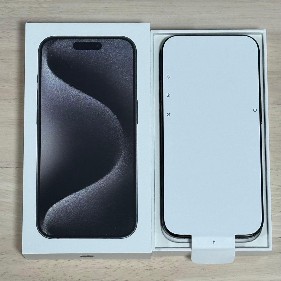 iPhone 15 Pro 256GB ブラックチタニウム 新品同様品