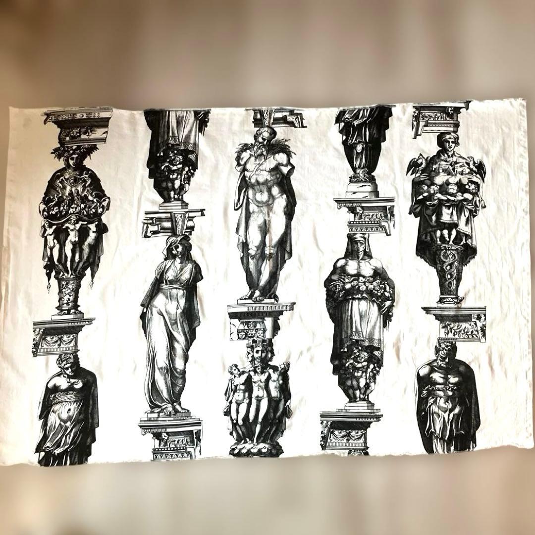 【匿名配送 ヴィンテージ 希少】中世古典的彫刻デザインの綿生地