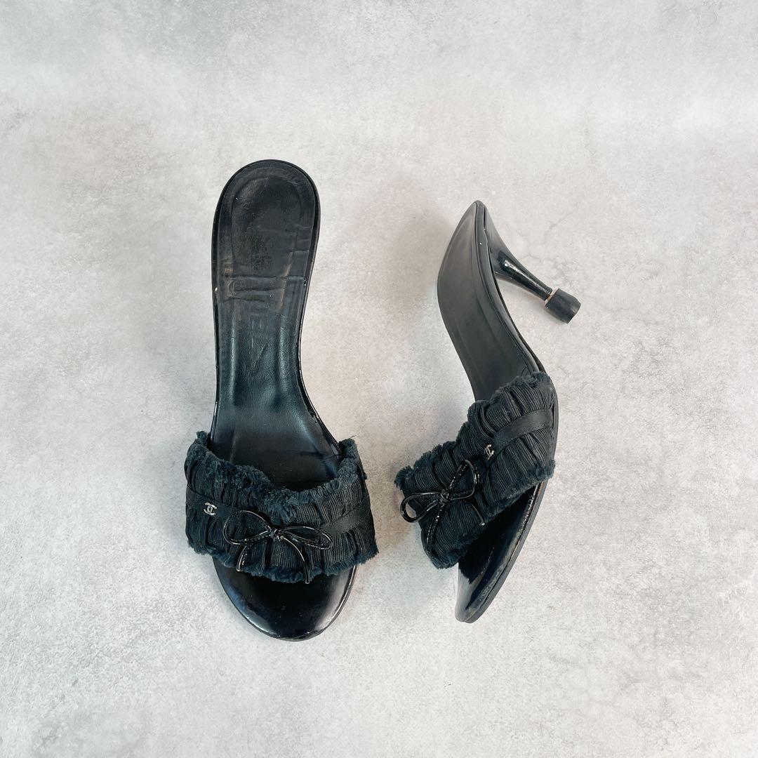 靴 Vintage Chanel Black Ruffle Heels 37