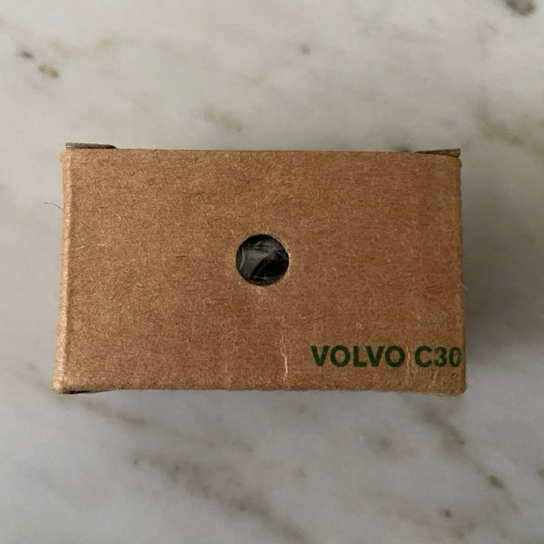 ｛VOLVO｝　ブラック水筒カバー ＆ シルバーミニチュアカー　2点セット