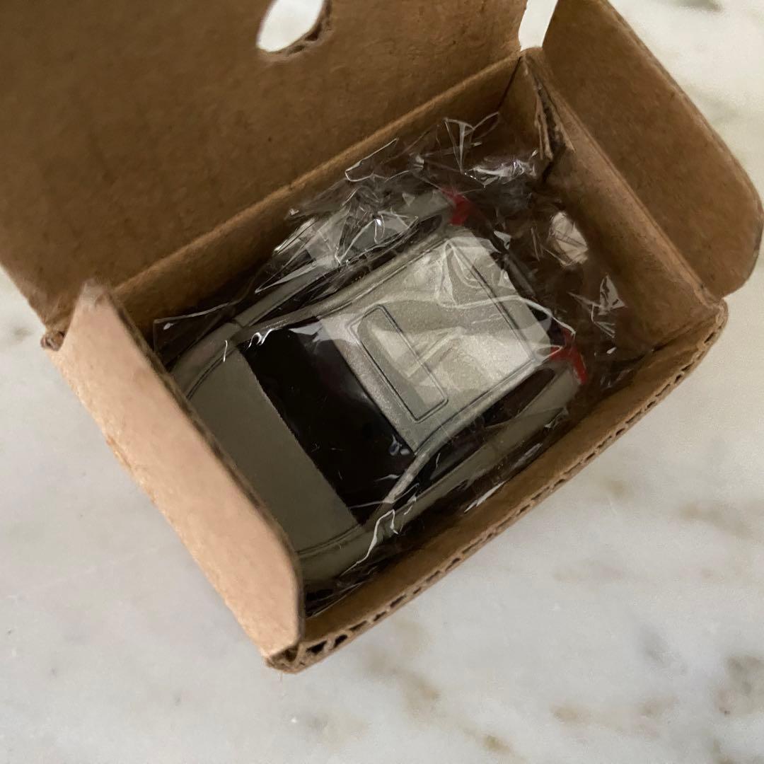 ｛VOLVO｝　ブラック水筒カバー ＆ シルバーミニチュアカー　2点セット