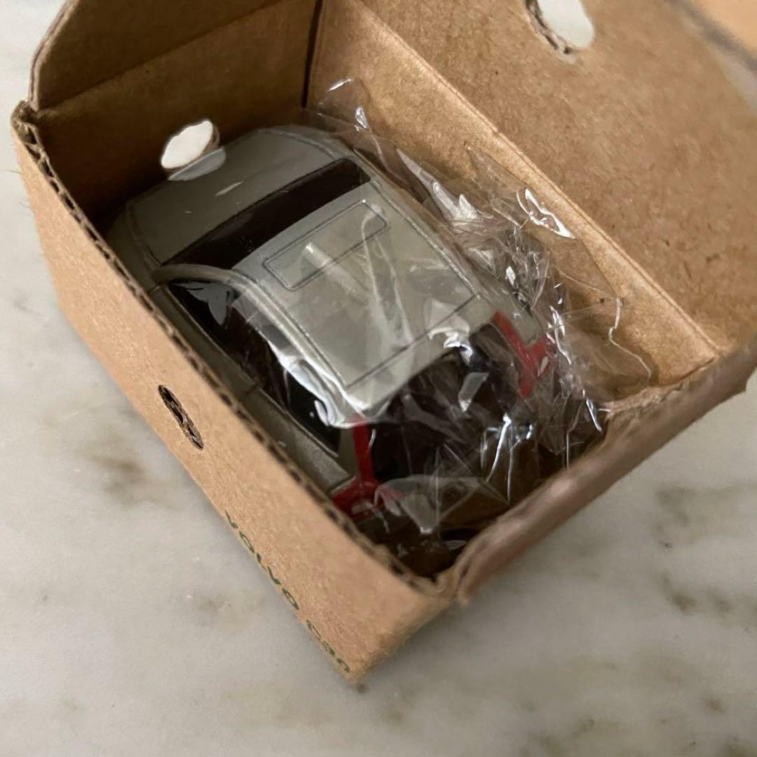 ｛VOLVO｝　ブラック水筒カバー ＆ シルバーミニチュアカー　2点セット