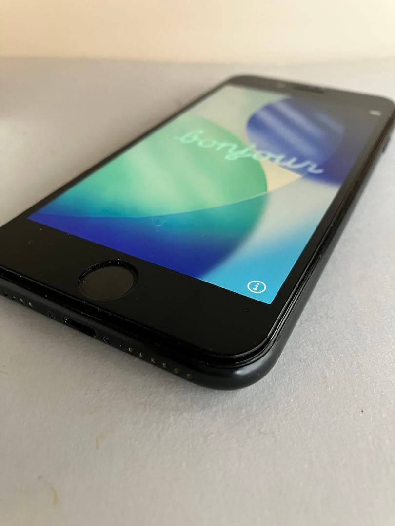 【中古・箱付き】Apple iPhone SE3 64GB スペースグレー 本体