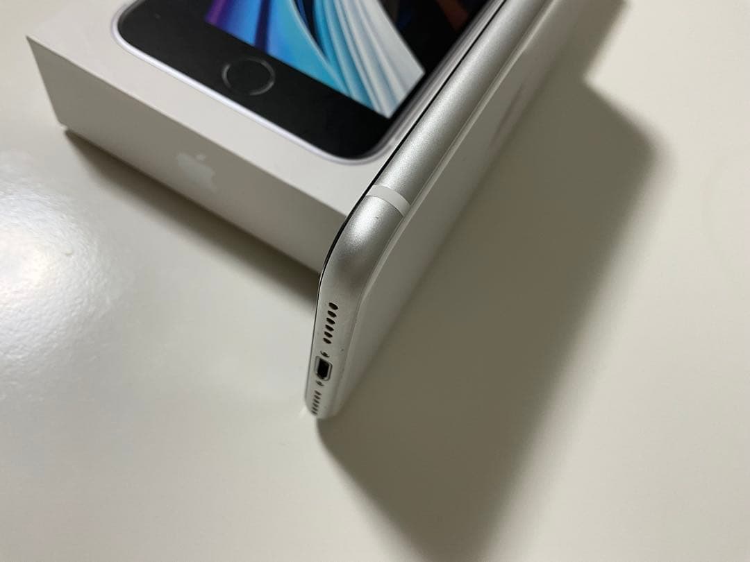 t*a様 iPhone SE 第2世代 64GB ホワイト SIMフリー