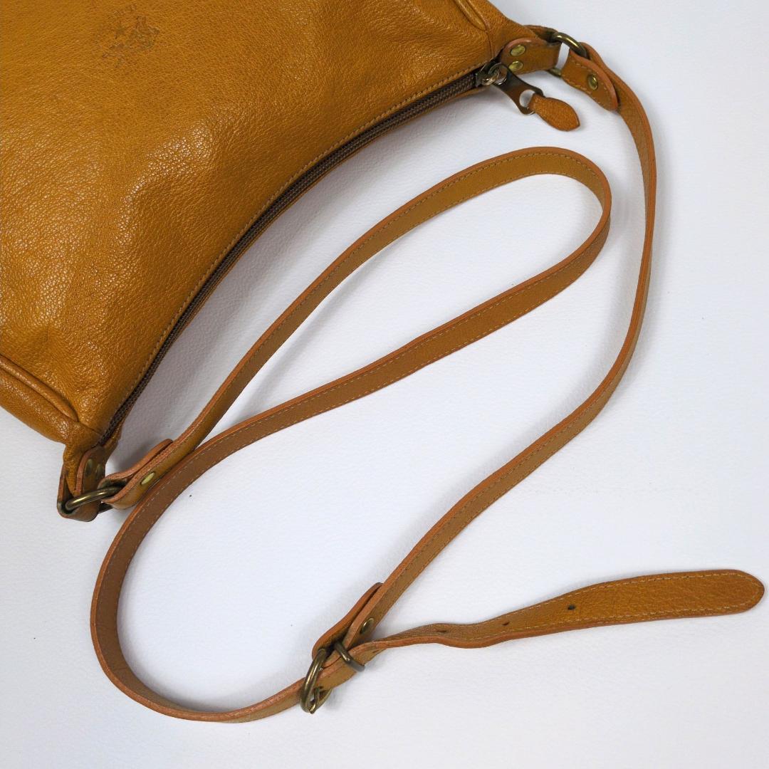 イルビゾンテ ショルダーバッグ キャメル ハーフムーン 三日月 シボ