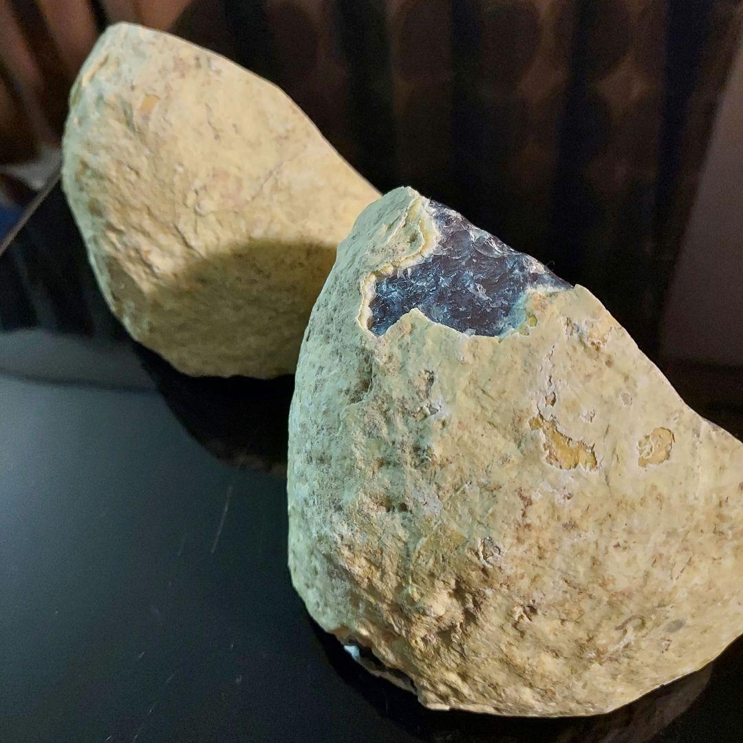 総重量およそ２キロ！　トレジャーメノー笑口 ペア 原石　240