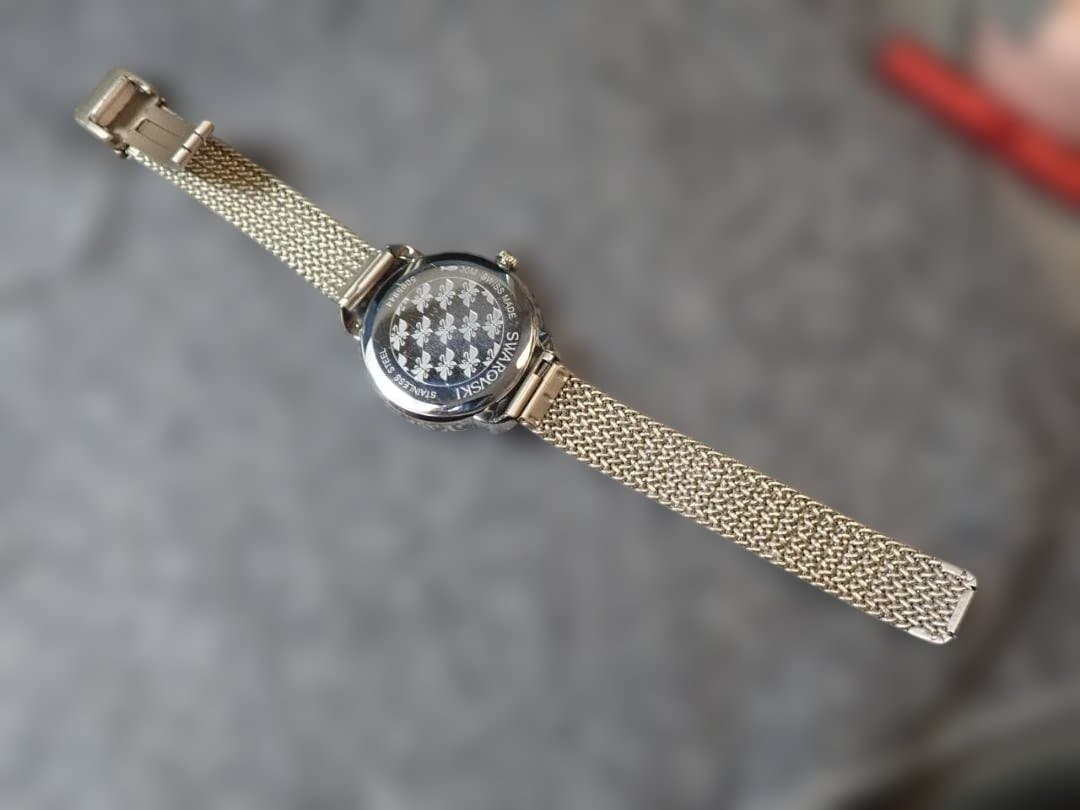 ●SWAROVSKI●メタルマグネットメッシュベルト●2針+DATE●美品稼働