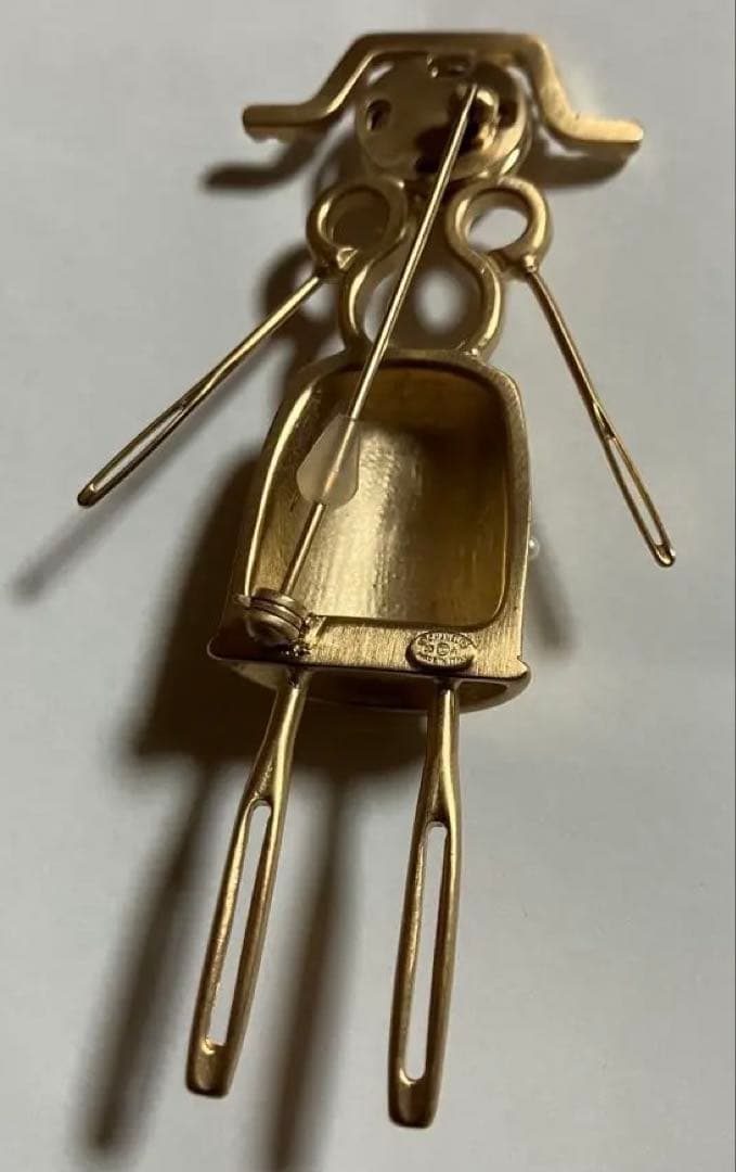 シャネル ランウェイ ゴールドトーン ソーイング レディ ピン