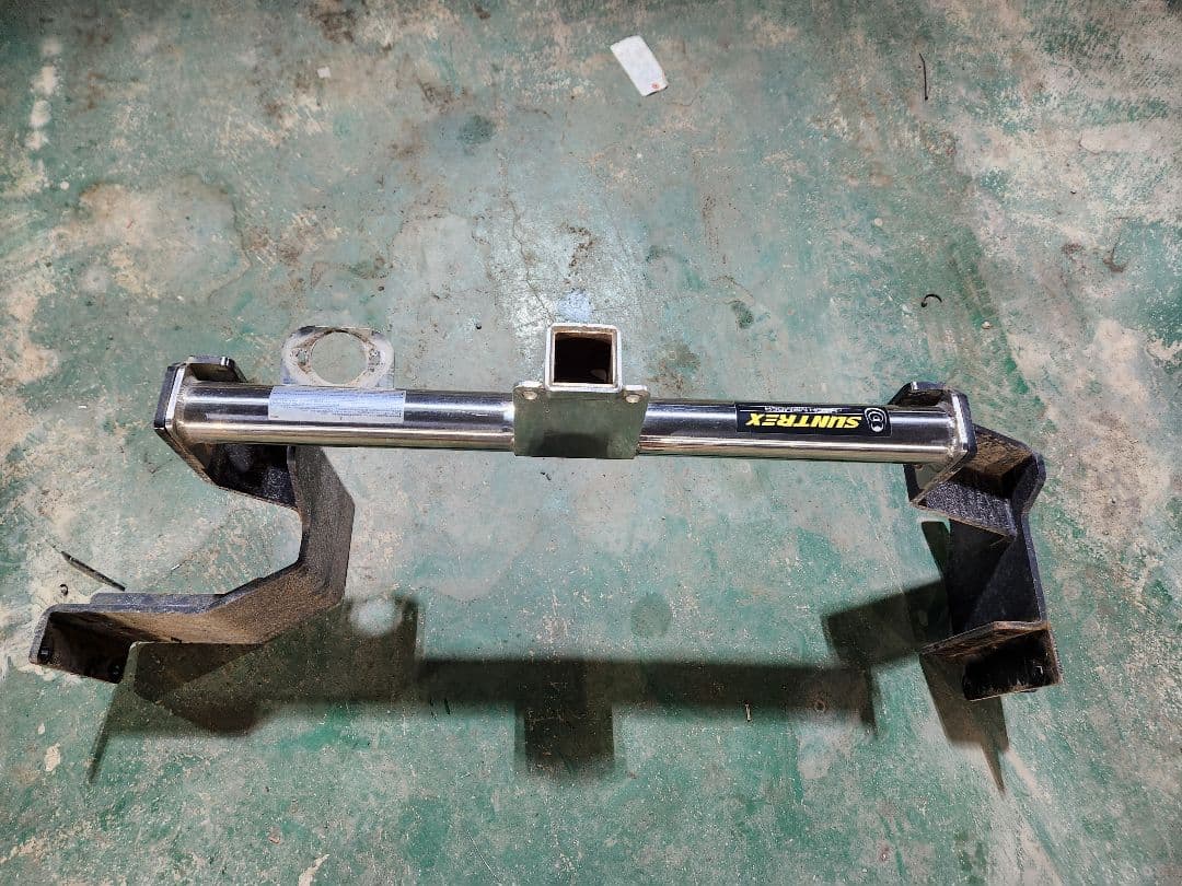 tom ヒッチメンバー