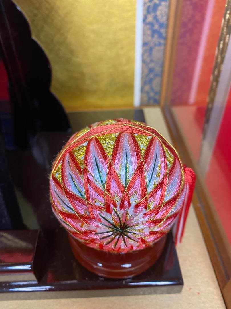 東京久月　羽子板オルゴール付ケース１３号・間口約３１×奥行約２４×高さ約５２㎝