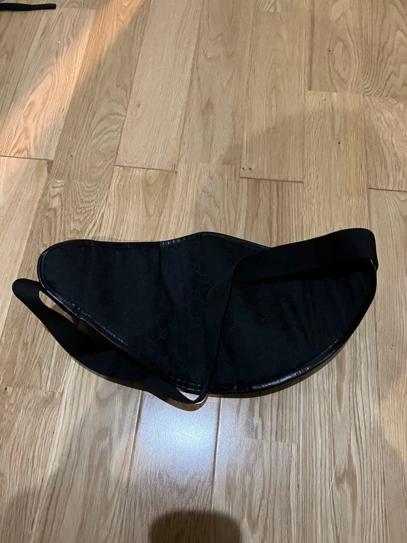 【最終値下】GUCCI レザーボディバック　新品未使用