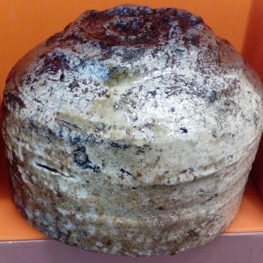 時代古伊賀焼詳細不明湾曲変形抹茶茶碗１２✕１１.５✕８サイズ風流なヘラ書き在銘品