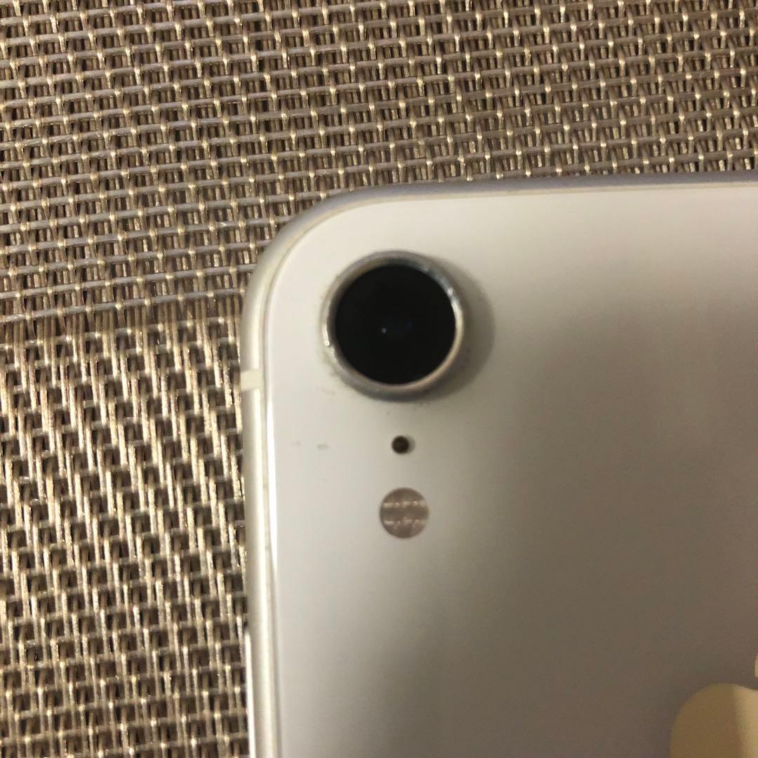 iPhone XR White 64 GB docomo 本体　アイフォン　美品