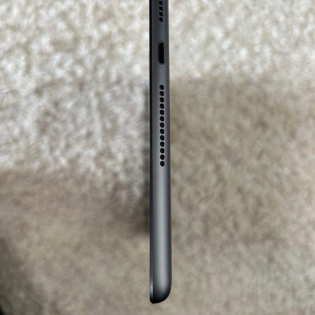 iPad 第8世代 セルラーモデル 32GB スペースグレイ Apple