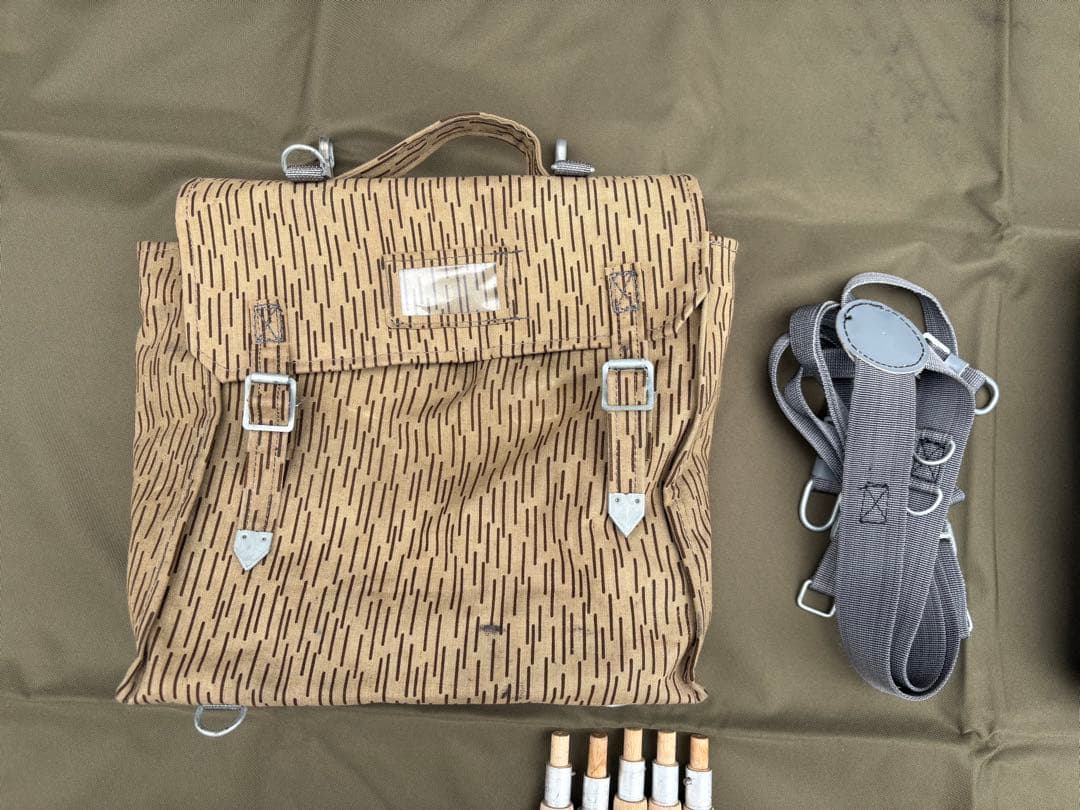 東ドイツ軍幕、ポール、バックパック