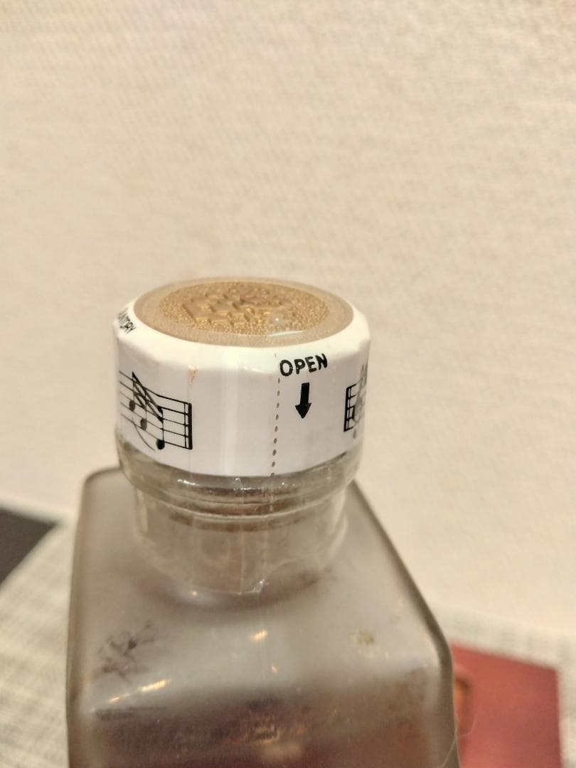 【サントリー】　響　HIBIKI　リラギター型　古酒　未開封　600mL　43％