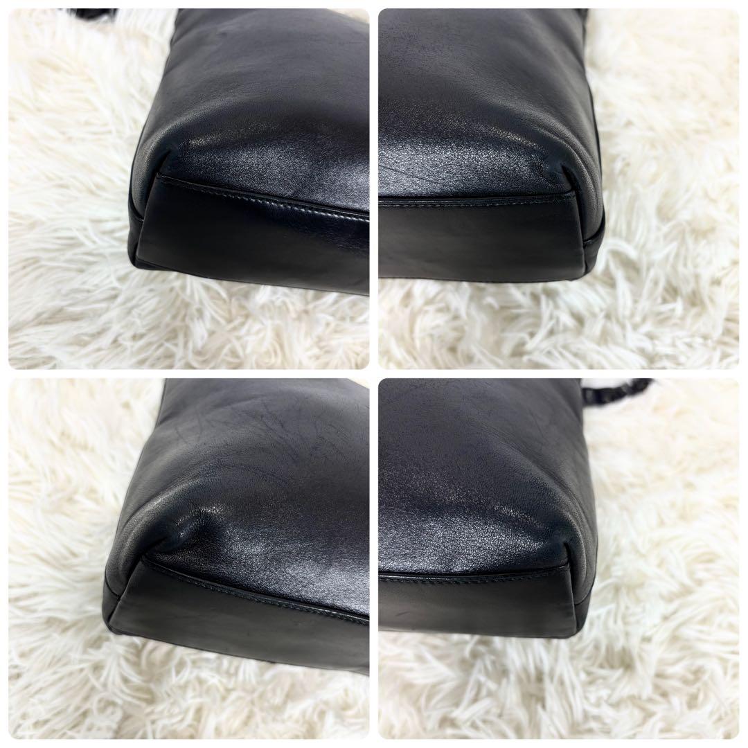 美品✨フェラガモ ショルダーバッグ ワンショルダー 肩かけ 手持ち イタリア製